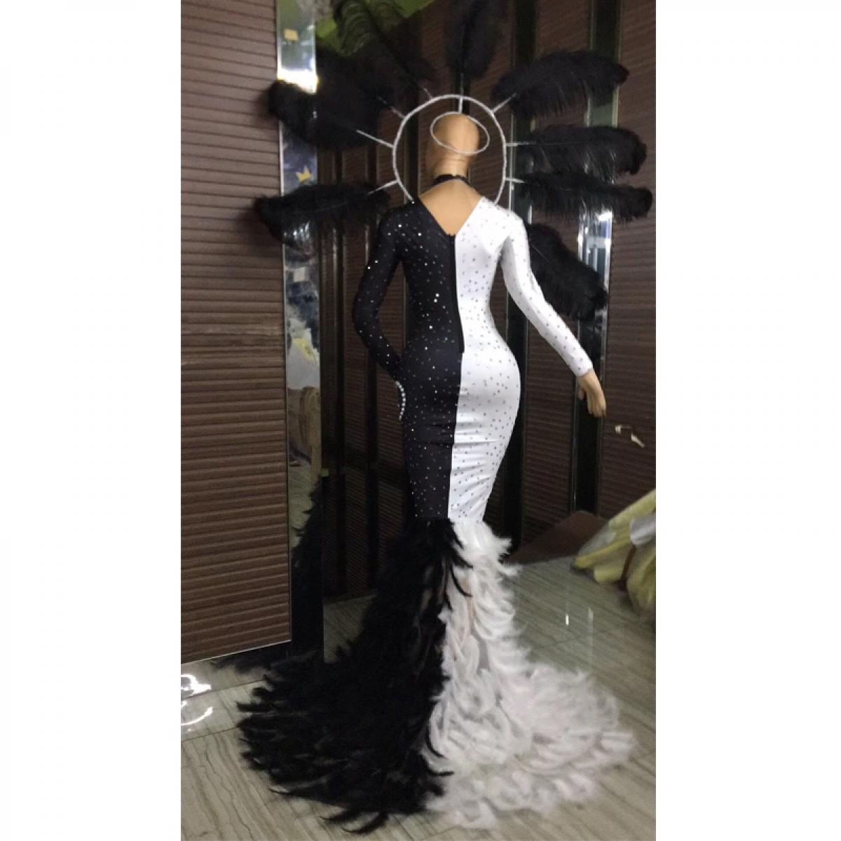 Half Black and Half White Pearl Trailing Dress Costumes Raywigs