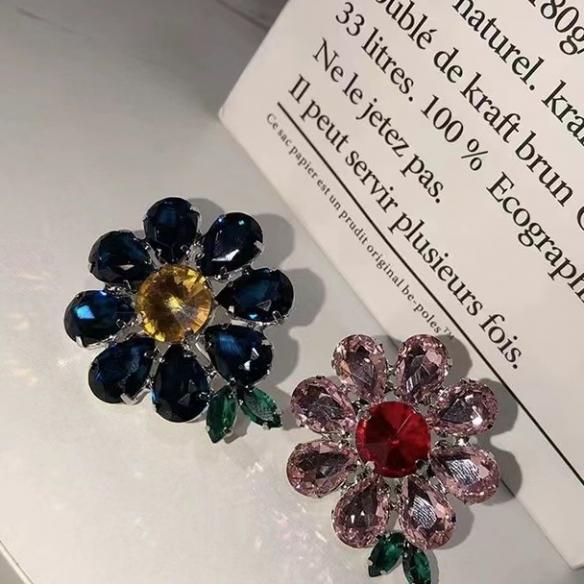 Flower Shape Rhinestone Ring