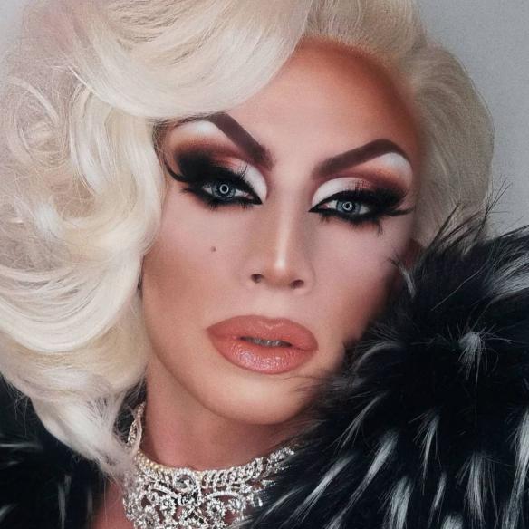 Monique- Elsa Blonde