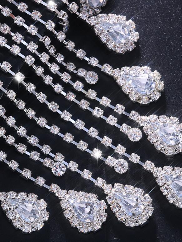 Flownerm Shape Rhinestone Necklace