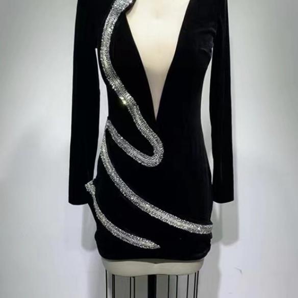 Similar Black V-neck Drss