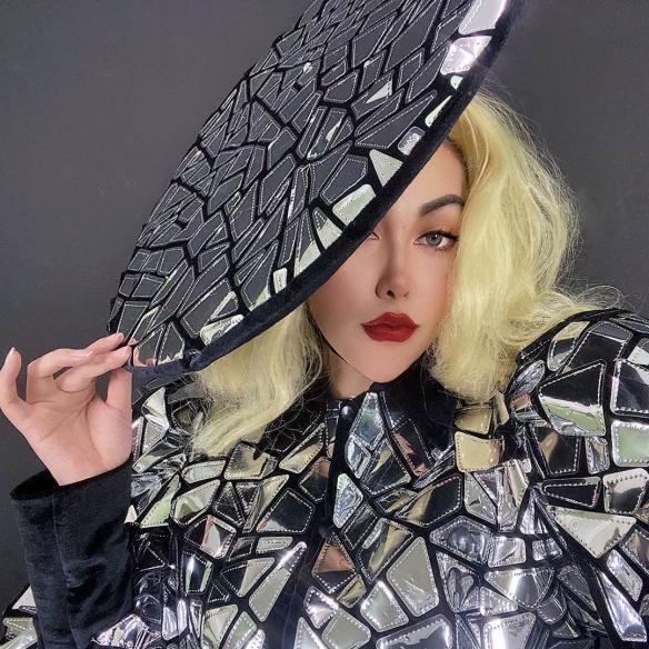 Full Set Glossy Suit (include headdresst )